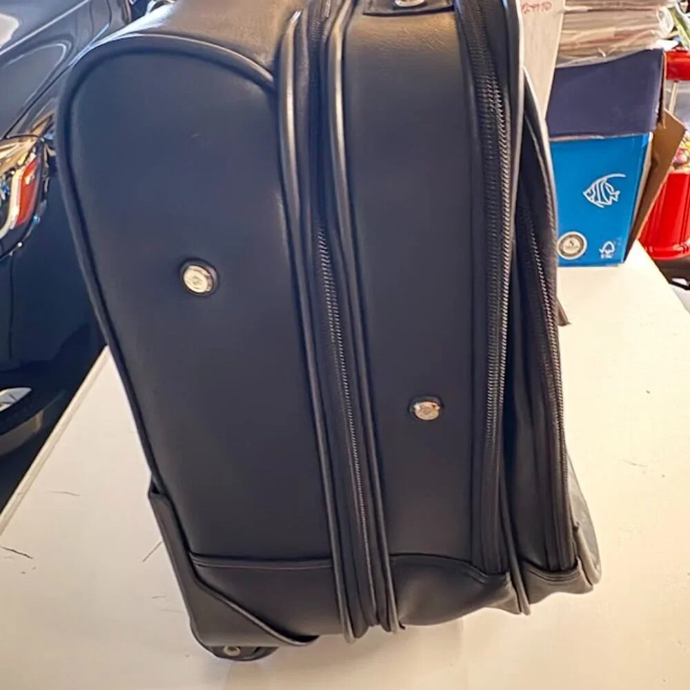 Franklin Covey Genuine Leather Rolling Office /Suitcase